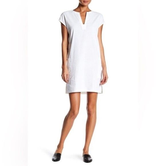 Theory Saturnina Split Neck Linen Blend Shift
Dress in White - Picture 1 of 10